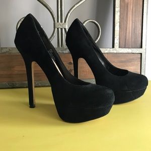 Steve Madden Black Sueded Heels